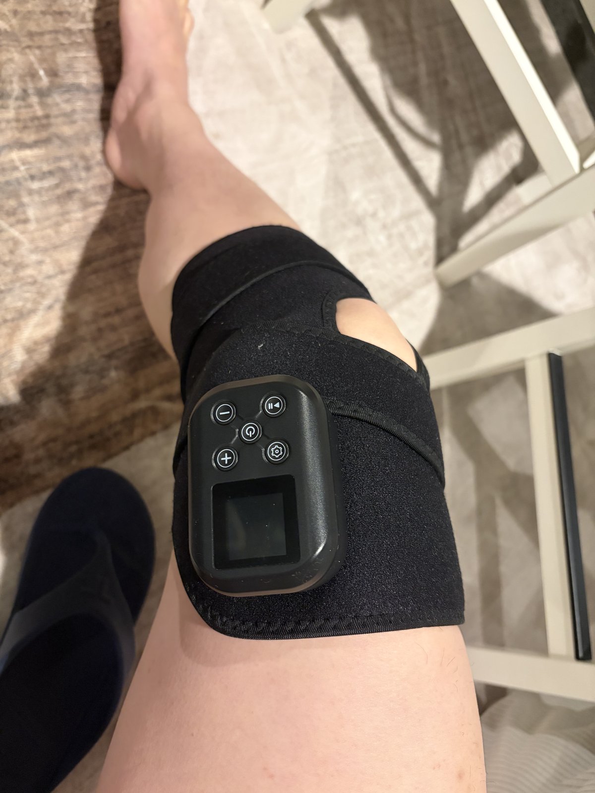 Red-light and heat knee brace sample worn on the knee